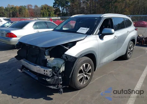 2022 Toyota Highlander Xle z USA, uszkodzony, nr VIN 5TDGZRAH6NS106731